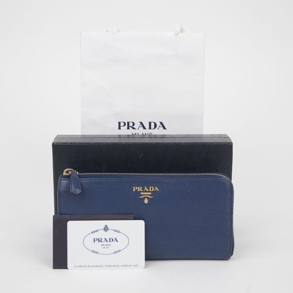 Metal Logo Long Wallet